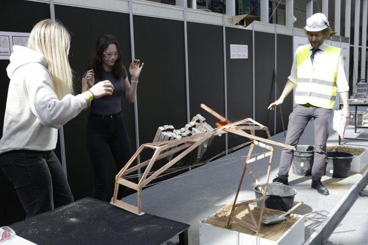 Snímek 142