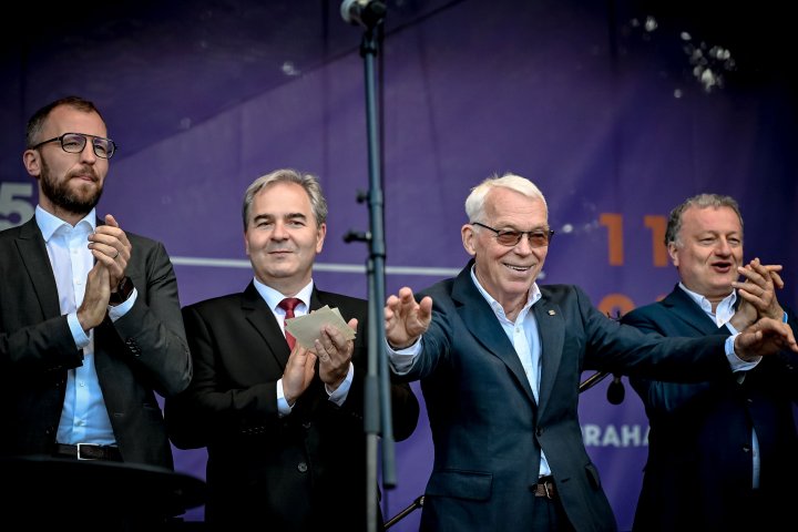 Snímek 104