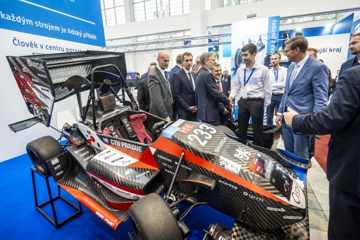 Snímek 87