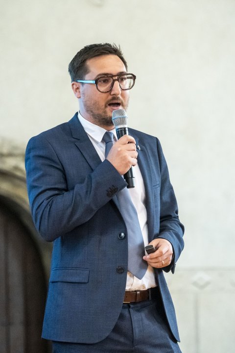 Snímek 98