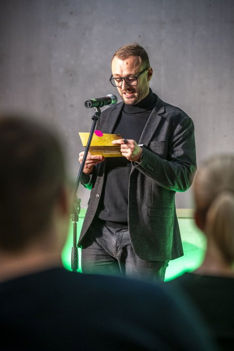 Snímek 67