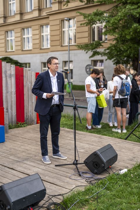 Snímek 42